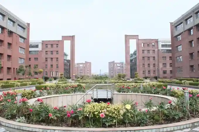 Amity Noida Admissions 2025: MBA and Btech on BoostMyTalent