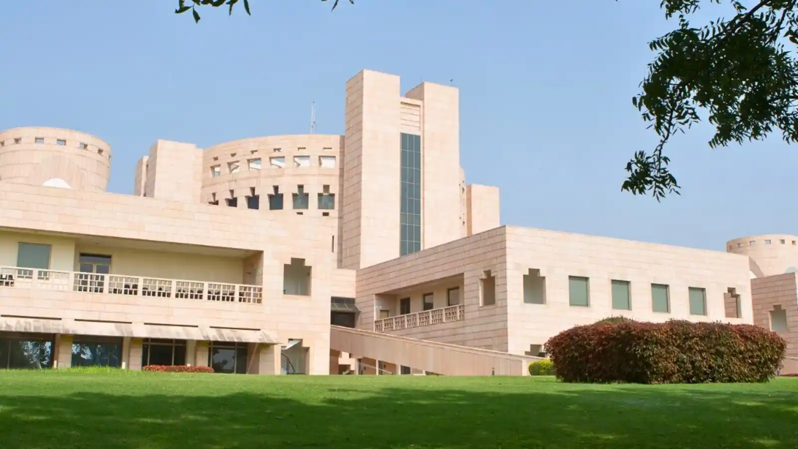 ISB EXECUTIVE EDUCATION Online Admissions 2025: MBA on BoostMyTalent